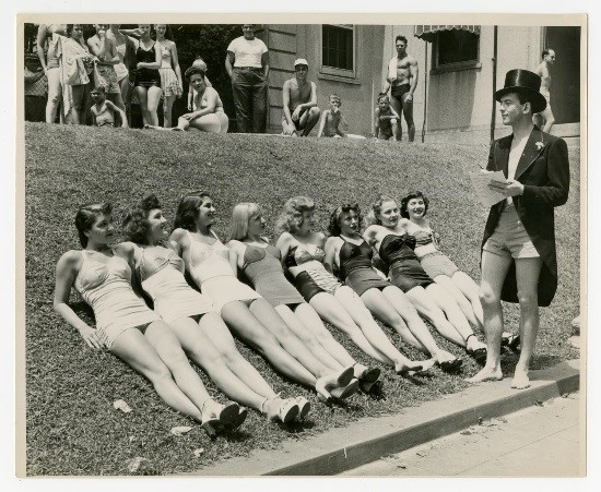 Willis Conover in top hat and tails with pageant contestants